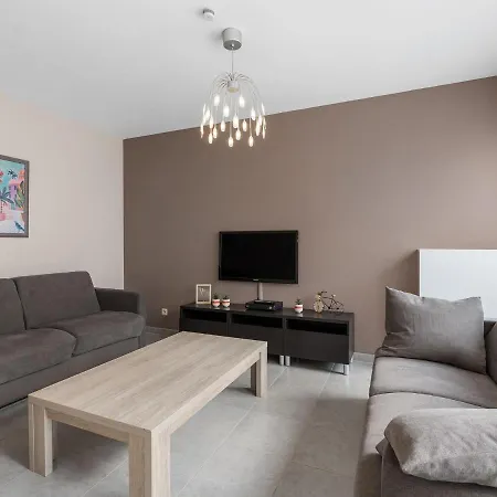 Spacious Ground Floor For Family Apartmán *