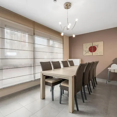 Spacious Ground Floor For Family דירה *